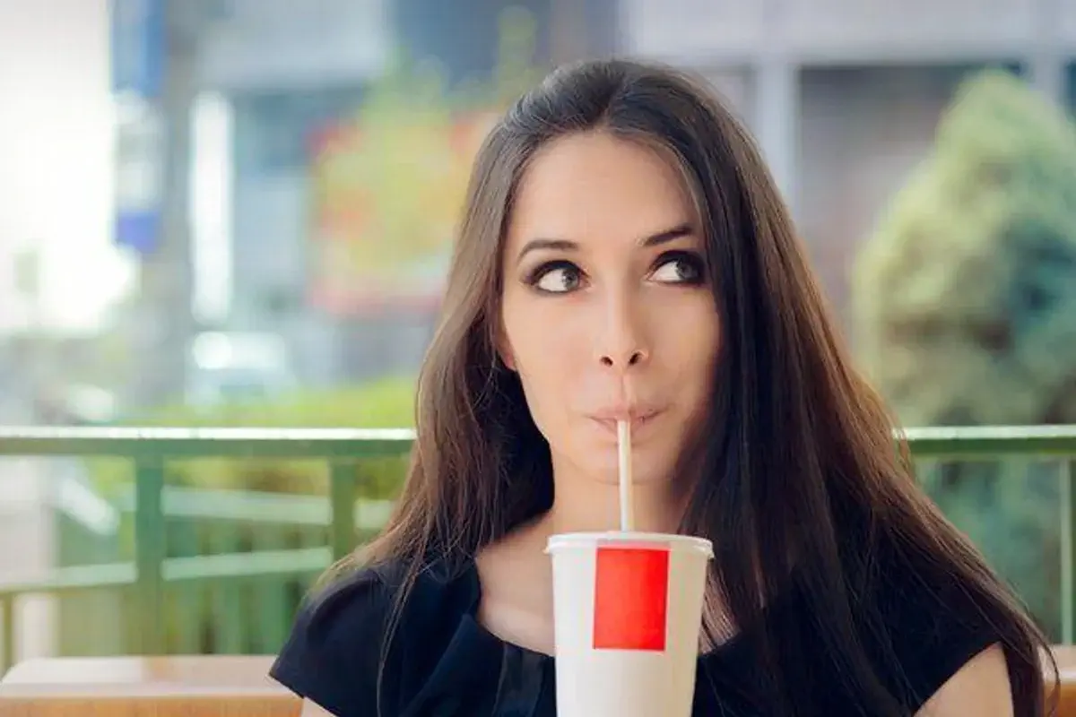 pros and cons of drinking with a straw