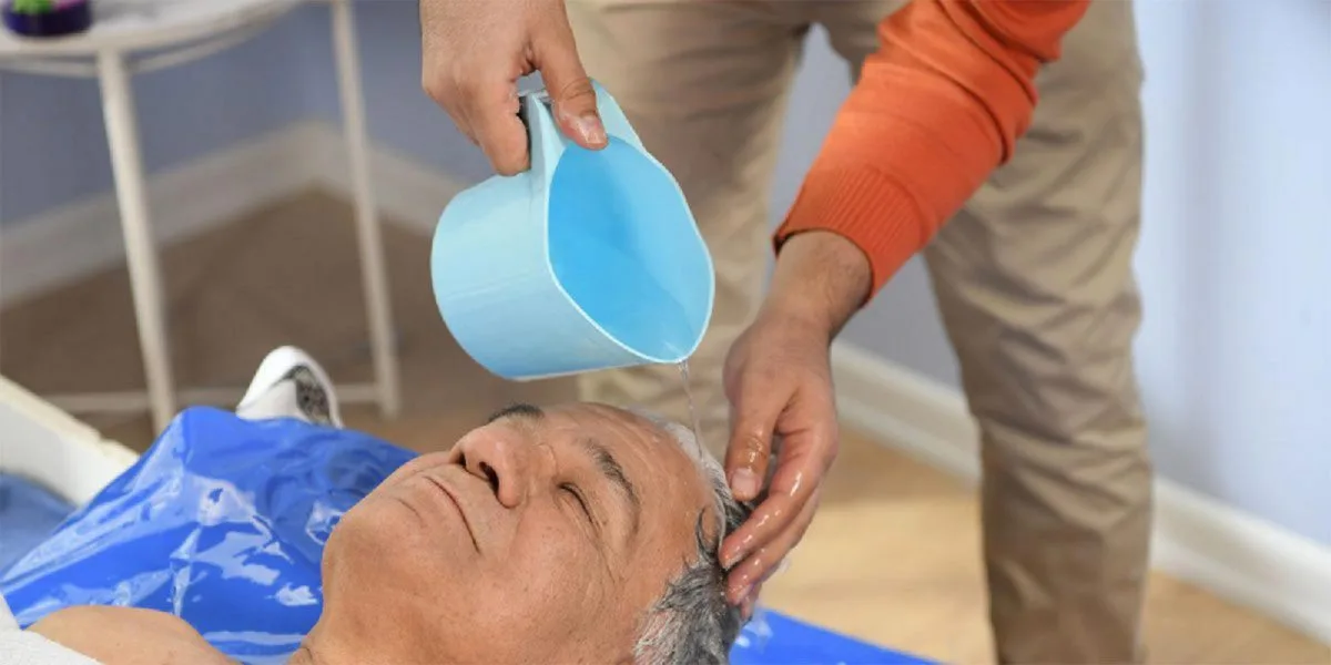 how to wash an elderly person's hair at home