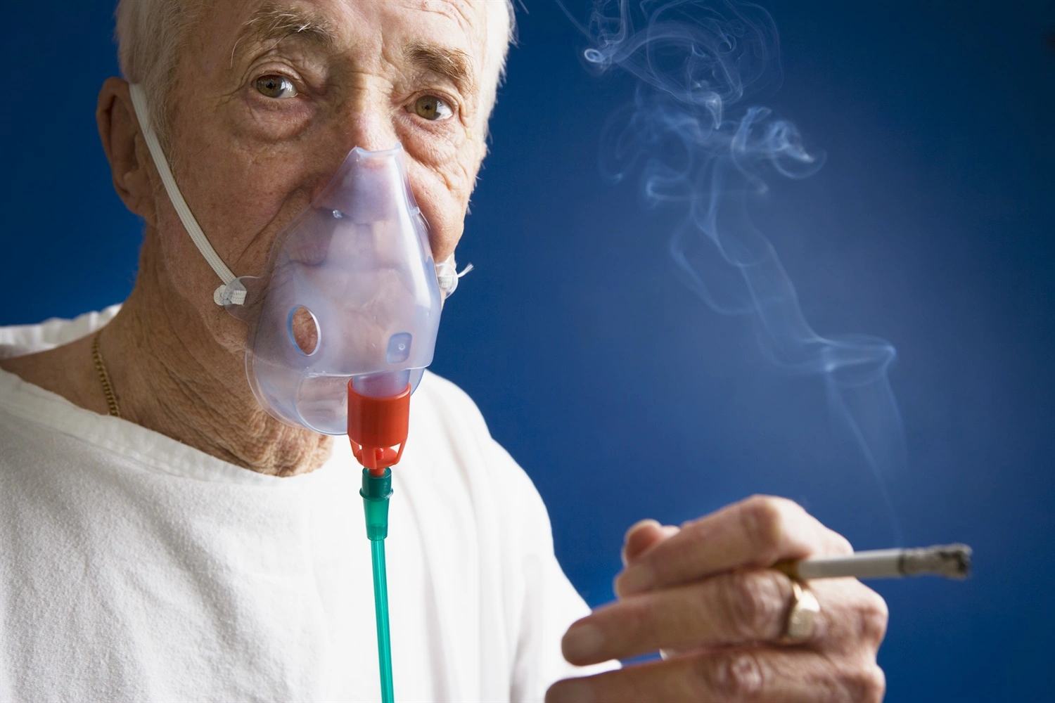 lung harms of smoking in the elderly
