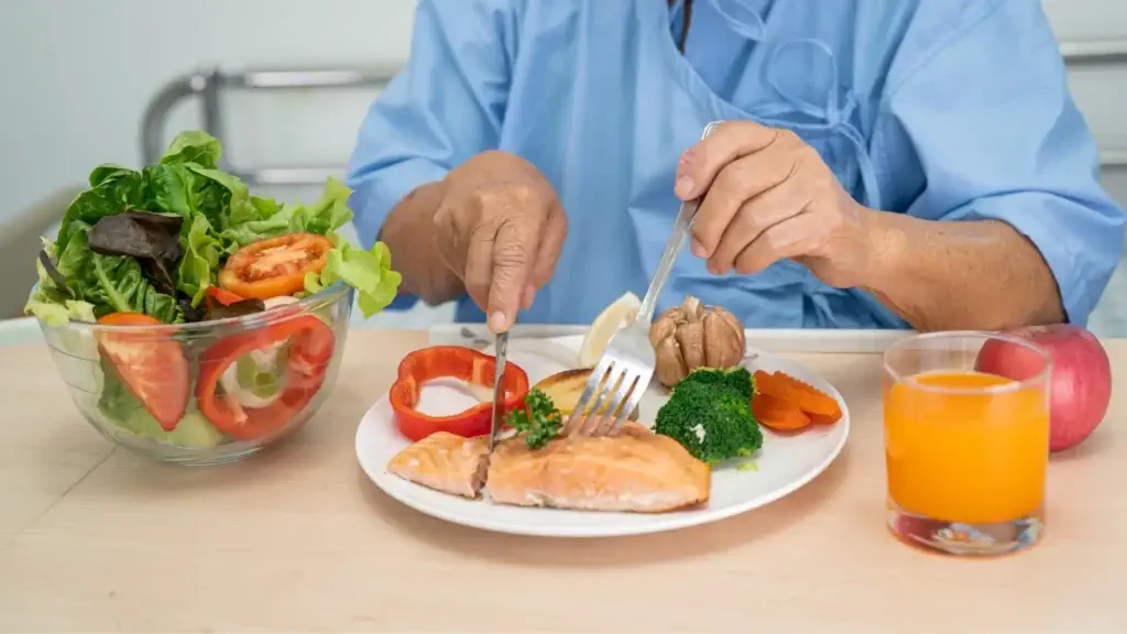 the best time to eat for the elderly