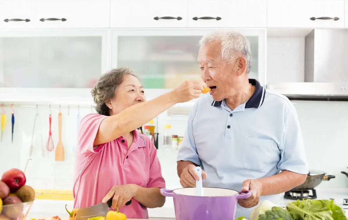 how to detect and prevent malnutrition in seniors