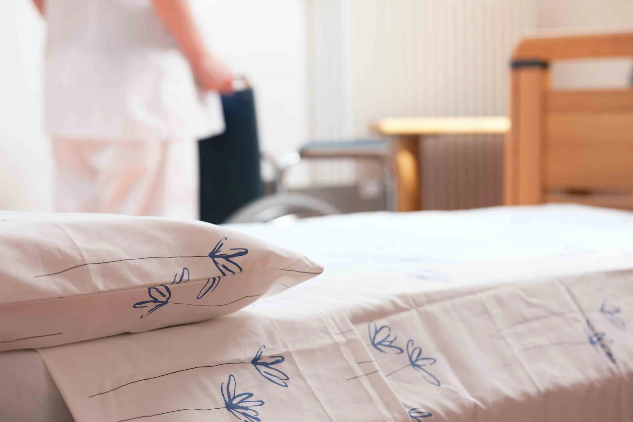 home safety checklist for seniors living alone: bedroom