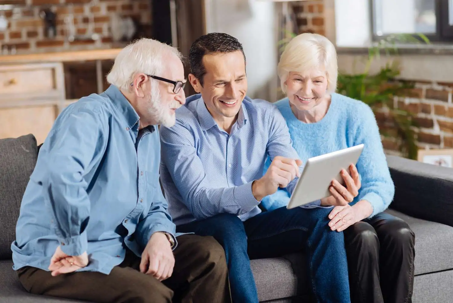 teach an older person to use a tablet