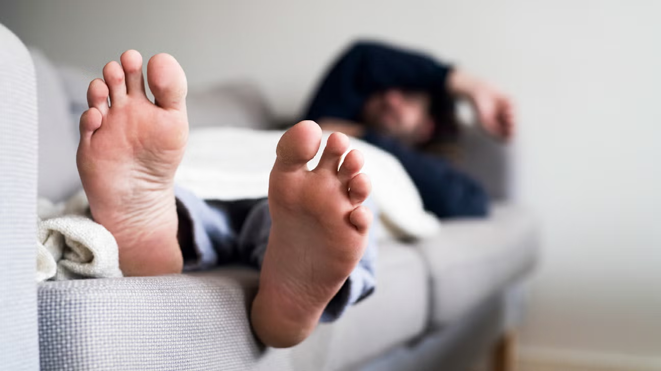 does elevating legs at night help circulation