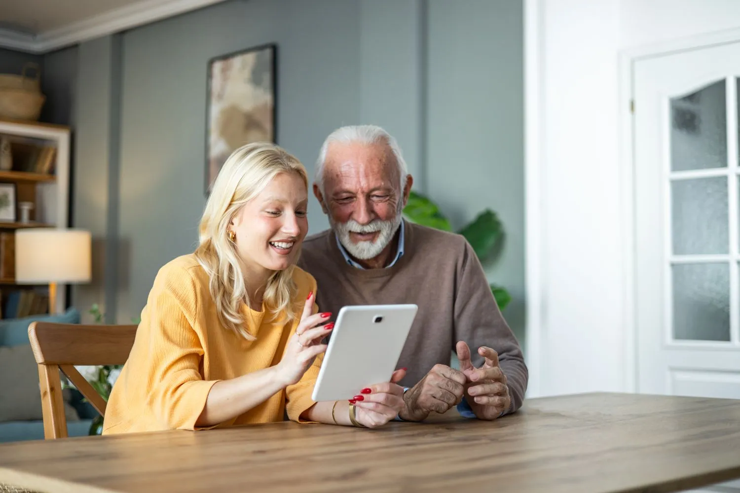 help seniors learn how to use tablets