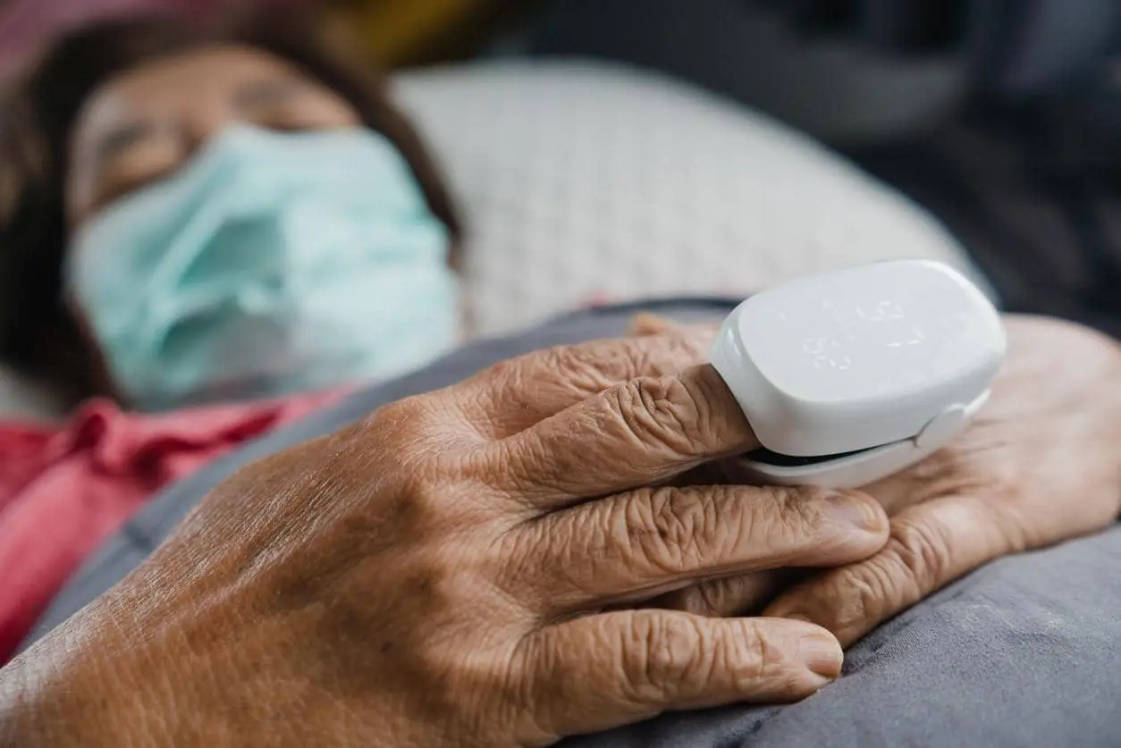 symptoms of low blood oxygen level in elderly